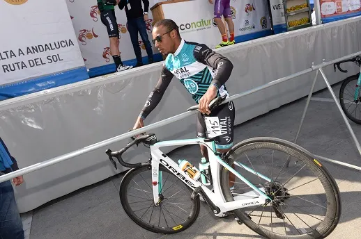 tour-poitou-charentes:-lorrenzo-manzin:-“slamming-a”-#-tpc2019-#thereisnotry-#manzin-#laporte-#barbi