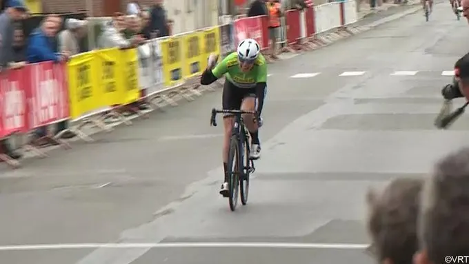 lotto-belgium-tour:-mieke-kroger-frustrated-audrey-ragot-cord-#lottobelgiumtour-#kroger-#cordonragot-#kopecky