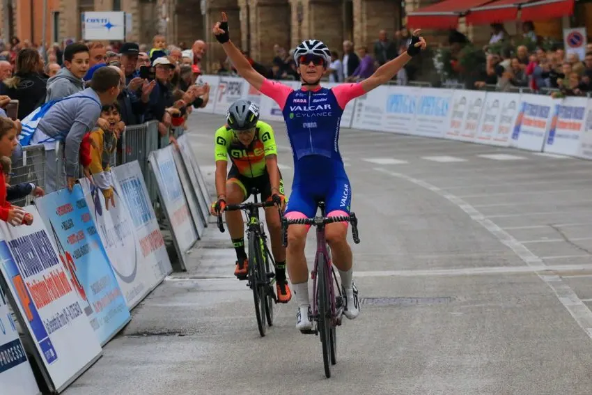 tour-of-the-marches-(f):-cavalli-beats-paladin-on-the-1st-stage-#giromarcheinrosa-#cavalli-#paladin-#leleivyt?