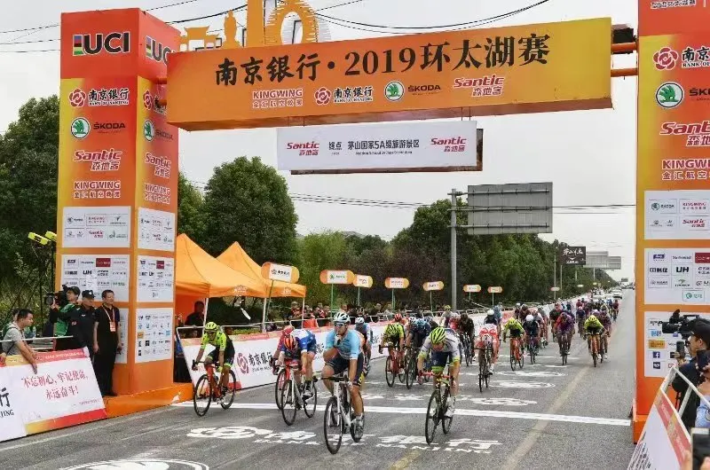 taihu-lake-tour:-jones-the-stage,-kennett-close-to-the-coronation-#touroftaihulake-#jones-#kennett-#pelucchi-#vall