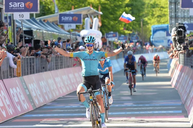 road:-pello-bilbao:-“everything-is-easier-with-mikel-landa”-#bilbao-#landa-#bahrainmerida-#movistar-#astana