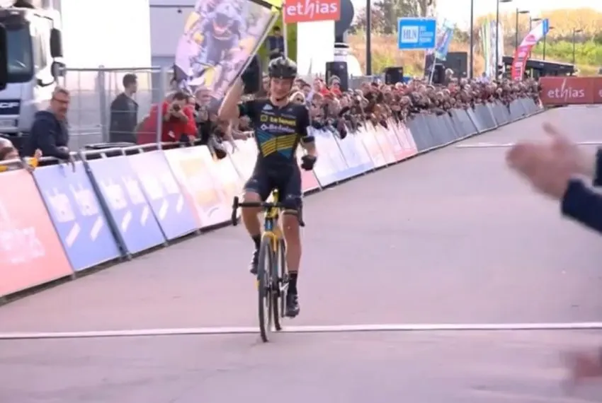 ethias-cross:-quinten-hermans-in-front-of-aerts,-pidcock-3rd-#hermans-#ethiascross-#aerts-#pidcock-#cx