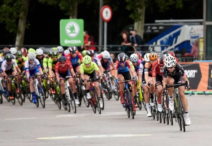 road:-arkea-samsic-female-version,-names-unveiled-#arkeasamsic-#quintana-#uci-#continental-#jouni