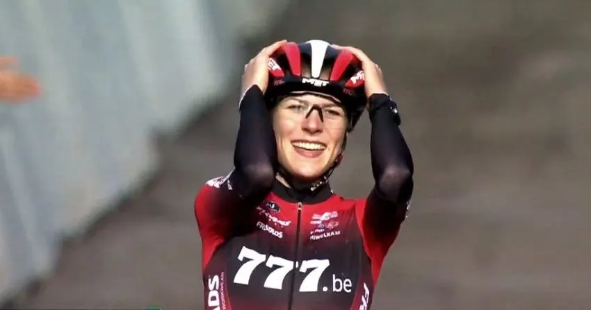 koppenbergcross-(f):-yara-kastelijn-in-front-of-worst-and-arfuzzi-#kastelijn-#dvvtrofee-#worst-#arzuffi-#lechn