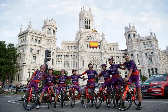 road:-the-complete-squad-of-burgos-bh-team-in-2020-#burgosbh-#madrazo-#smit-#bol-#-lavuelta20-#cabedo