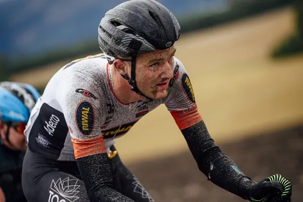 infirmary:-norsgaard-breaks-his-leg-in-training-#norsgaard-#movistar-#cycling-#valverde-#sol
