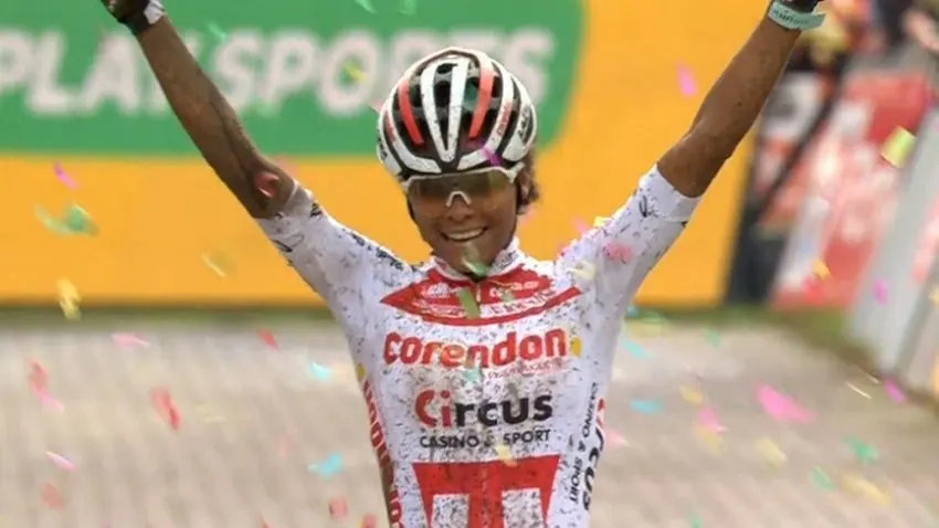 dvv-trofee:-alvarado-flies-over-the-azencross,-brand-on-the-carpet-#dvvtrofee-#azencross-#alvarado-#brand-#cant