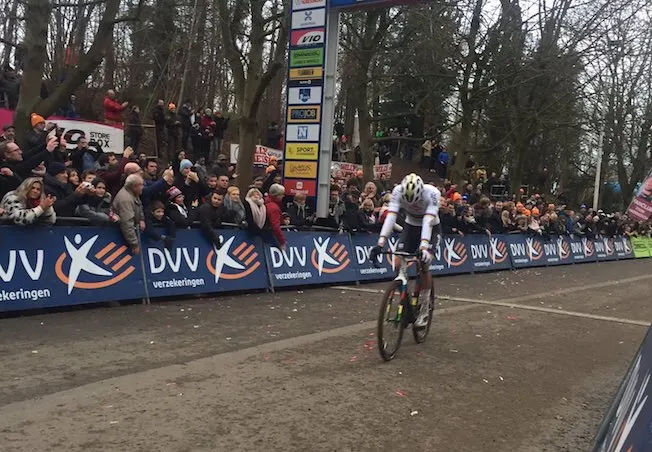 dvv-trofee:-mathieu-van-der-poel-in-front-of-eli-iserbyt-in-brussels-#dvvtrofee-#iserbyt-#mvdp-#brussels-#cross-#cx