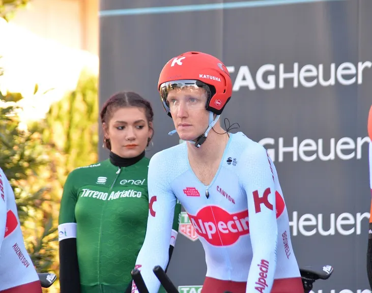 road:-ian-boswell-stops-the-road-and-goes-to-gravel-races-#boswell-#stetina-#crash-#cycling-#israelstartu