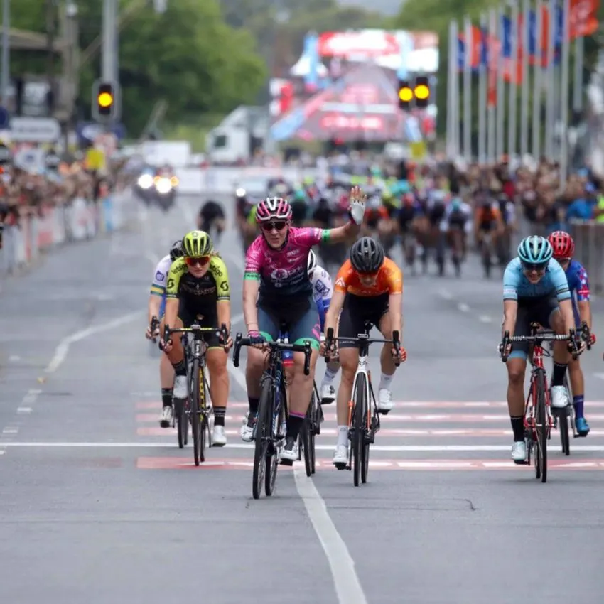 simona-frapporti-foils-the-peloton,-ruth-winder-crowned-on-the-tour-down-und